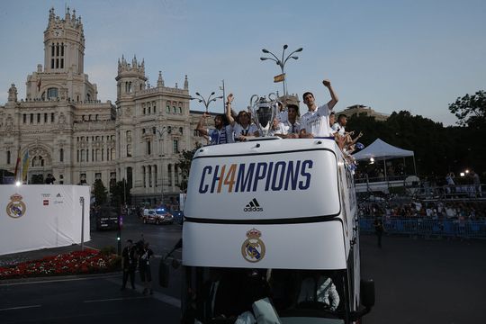 🎥📸 ​| Real Madrid viert Champions League-zege volop met de fans