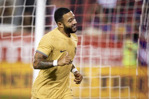 FC Barcelona wint laatste oefenpot in VS: De Jong in de basis en invaller Depay prikt