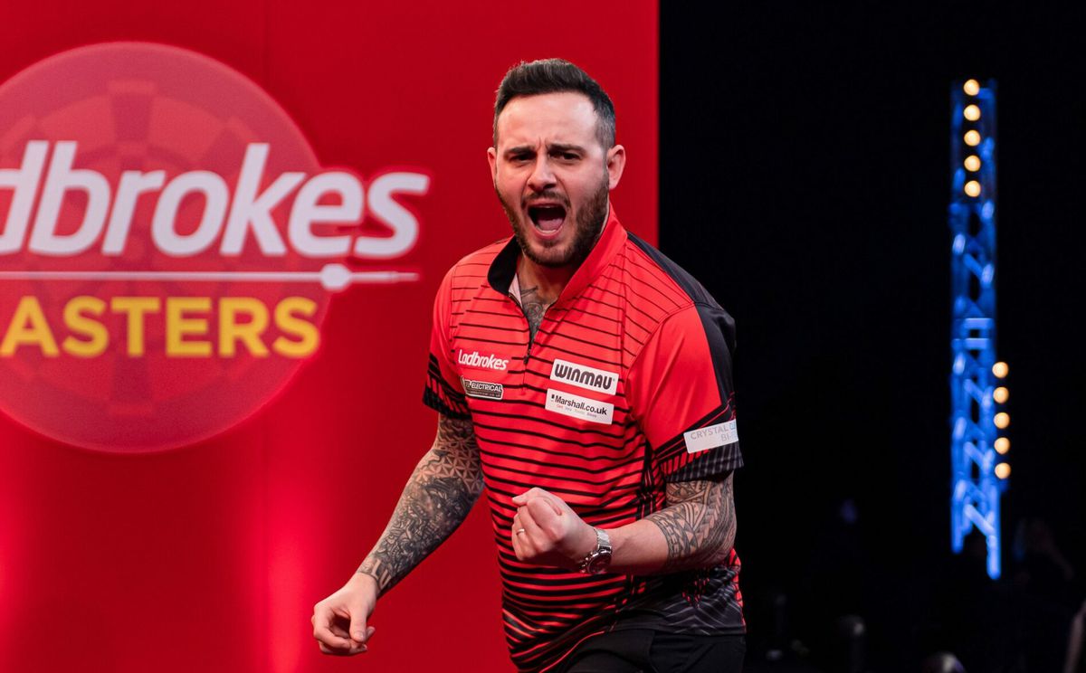 Joe Cullen verslaat Dave Chisnall in de Masters-finale en wint zo zijn 1e Major-titel