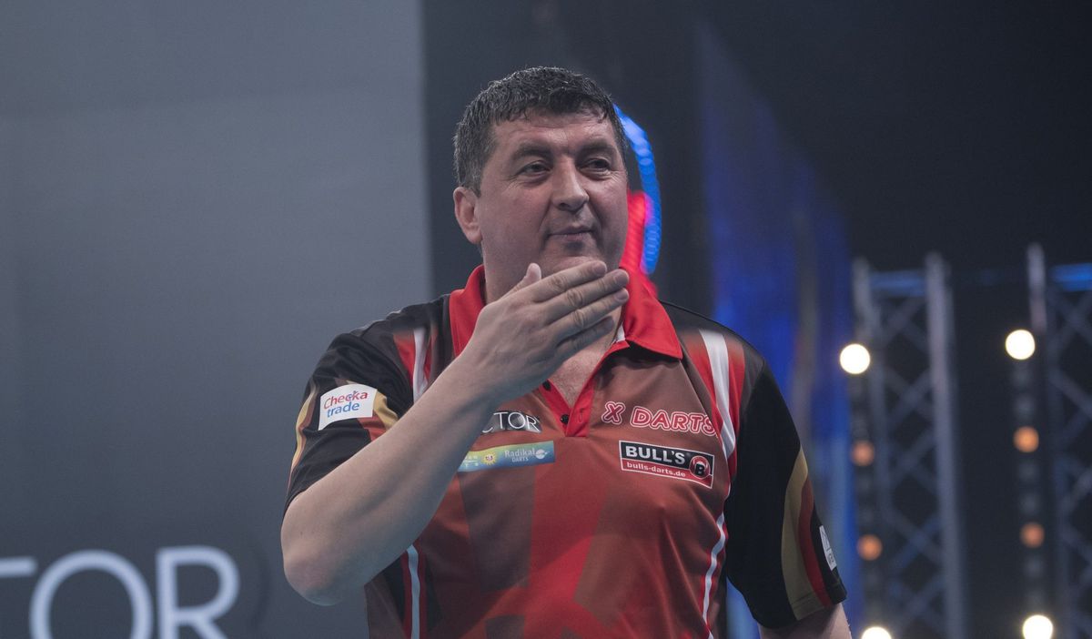 Suljovic laat Whitlock alle hoeken van het dartbord zien en wint eenvoudig