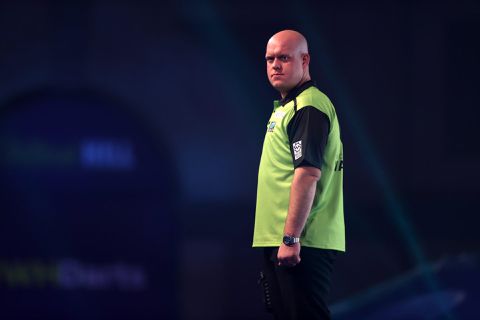 🎥 | Van Gerwen vliegt er vlak voor de UK Open-finale uit tegen Humphries