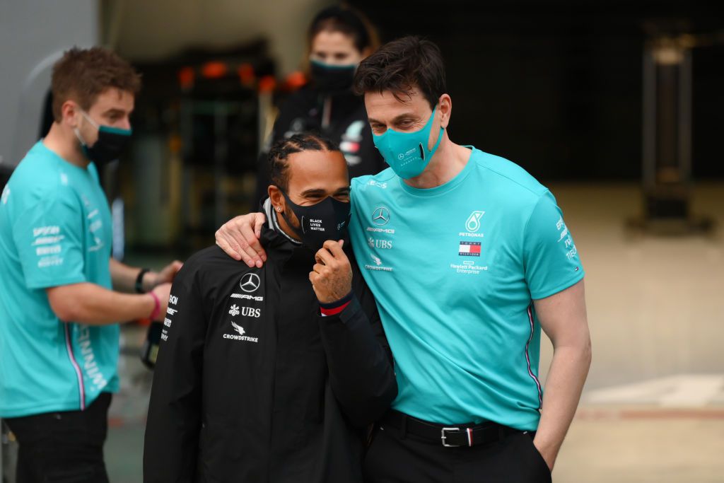 Mercedes is (nog steeds) boos! Lewis Hamilton én Toto Wolff komen niet naar FIA-gala