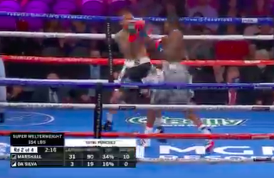🎥 | Bokser Travon Marshall slaat véél oudere Braziliaan KO met keiharde uppercut