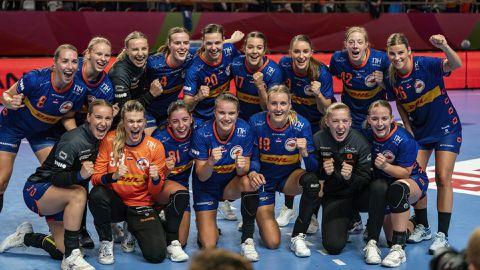Nederlandse handbalsters rollen Congo-Brazzaville op en bereiken hoofdronde WK