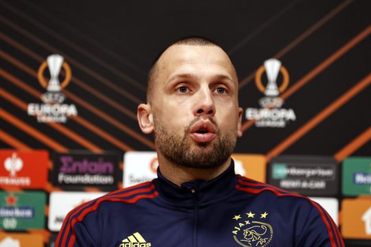 Ajax-trainer John Heitinga voor 1e Europa League-confrontatie met Union Berlin: 'Zo kunnen ze ons pijn doen'