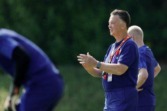 🎥 | Louis van Gaal strooit met complimenten: 'Oooooooh, oh, oh, wat een voorbeeld'