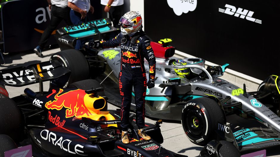 Verstappen vermaakte zich in gevecht met Sainz: 'De laatste rondjes waren leuk'