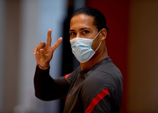 🎥 | Klopp komt pijnlijk nieuws: Van Dijk hoogstwaarschijnlijk niet op tijd fit voor EK