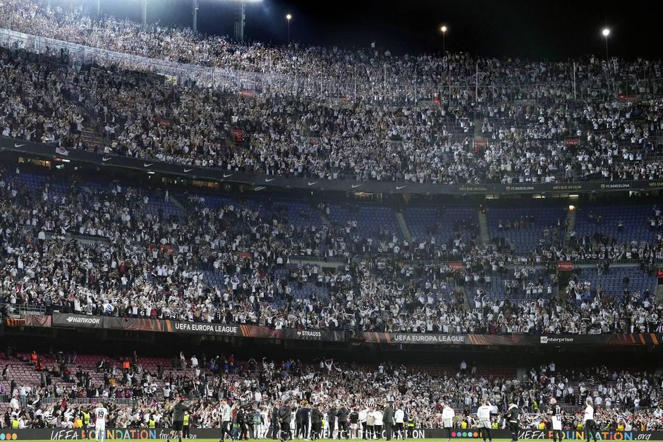 Voorzitter Barcelona schaamt zich voor Frankfurtse invasie: 'Zullen strikter moeten zijn'