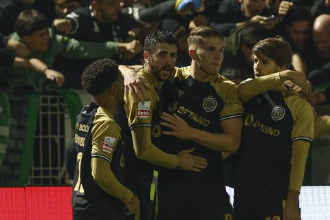 Sporting-speler Paulinho scoort met heerlijk hakballetje achter het standbeen