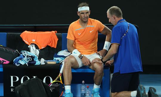 Door blessure geteisterde Nadal is uitgeschakeld op Australian Open