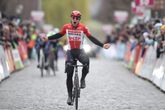 Wielerploeg Lotto Soudal langer door met wielersensatie Arnaud De Lie (20) featured image