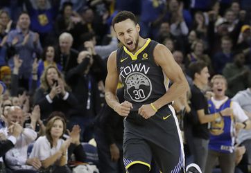Curry laat van zich spreken bij rentree: 38 punten en winst voor Golden State