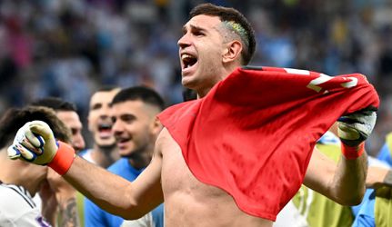🎥  | Argentinië-keeper Emiliano Martínez brulde: 'Ik heb jullie 2 keer gen**kt'