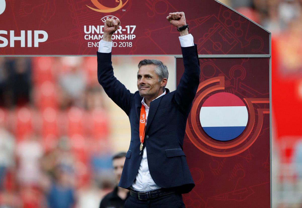 Onder 17-coach Van Wonderen kan geluk niet op: 'We kunnen weer trots zijn op Oranje'