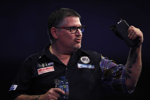 🎥 | Gary Anderson vindt spelen tegen Engelsen heerlijk: 'Ik heb een neushoornhuid'