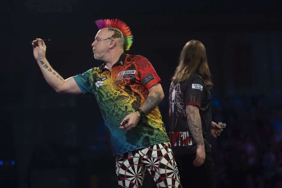 Peter Wright bijt snel door en maakt er een vliegensvlug WK-potje van tegen Ryan Searle
