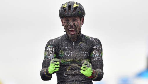 Verliefde veteraan Sven Nys (39) wint in Hasselt én Koksijde