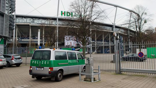 Strenge controles bij stadion Hannover