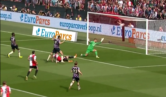 🎥 | Feyenoord maakt bliksemstart in kampioenswedstrijd: 2-0 binnen 20 minuten