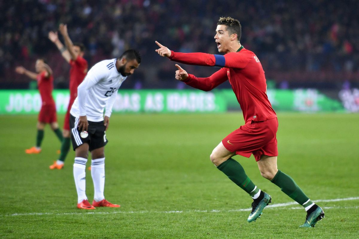 Ronaldo redt Portugal op het nippertje met 2 goals, Polen verliest van Nigeria