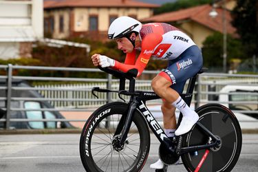 🎥 | Wielrenner Giulio Ciccone wordt tijdens interview aangereden