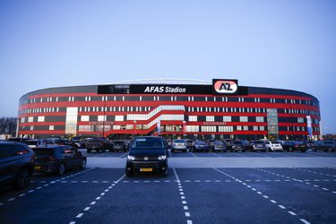 Aftrap AZ - Ajax toch niet uitgesteld: Ajax-bus komt net op tijd aan