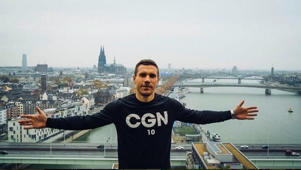 Rapnummer dankzij Podolski hoog in Duitse hitlijsten (video)