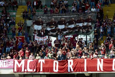 Monument 'Il Grande Torino' vlak voor herdenking en derby heel lelijk beklad