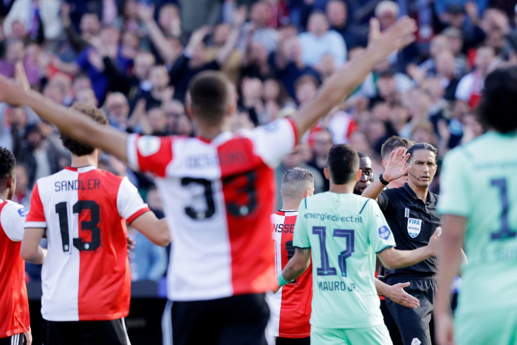 Deze 3 Nederlandse profclubs willen met nieuwe technologie racisme in stadions aanpakken