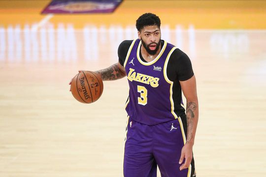🎥 | LA Lakers storten helemaal in na vroege blessure van sterspeler Davis