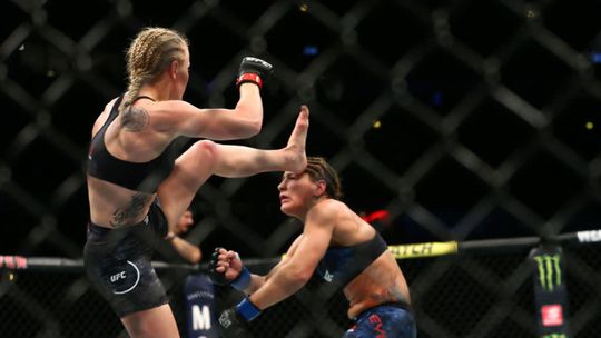 Shevchenko trapt tegenstandster op zieke wijze al na 26 seconden knock-out (video)