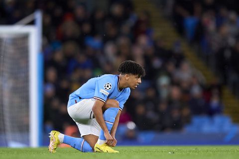 Manchester City is woedend: 17-jarige speler slachtoffer racisme door Sevilla-fans