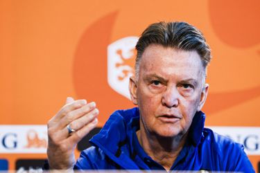 Louis van Gaal blundert bij persconferentie over ontslag van KNVB-directeur