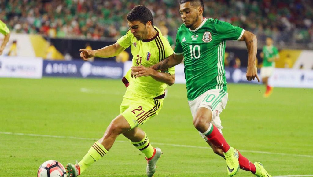 Corona biedt Mexico met geweldige goal groepswinst (video)