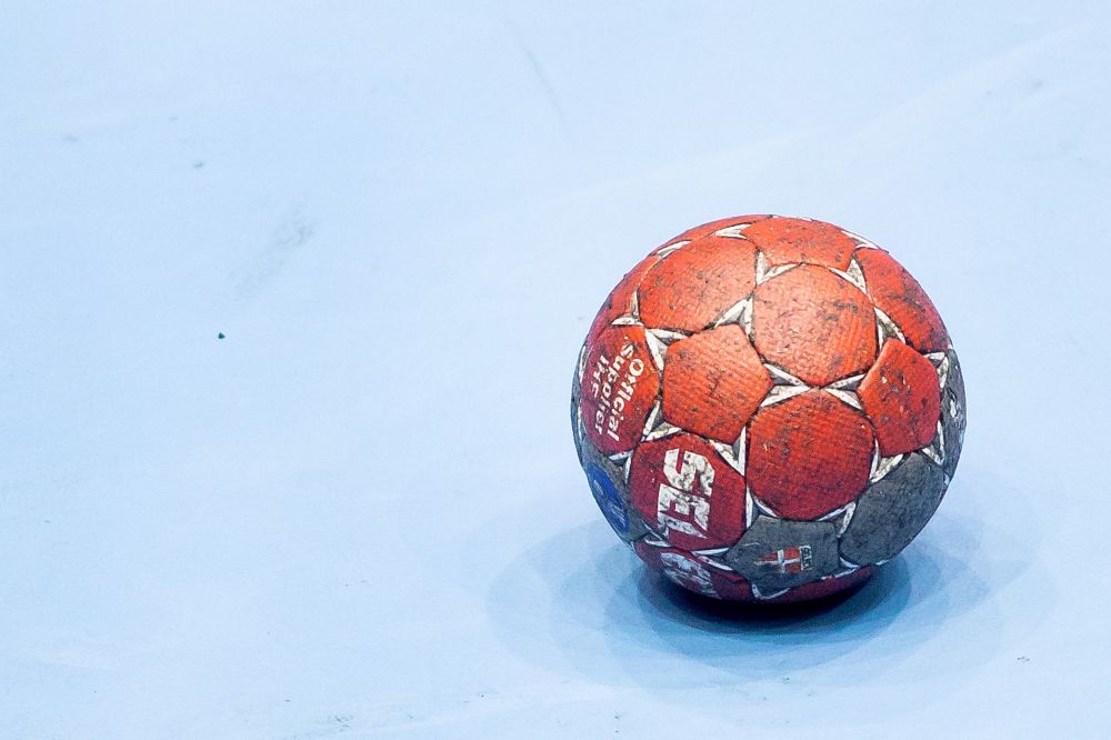 Handballers reizen 'even' 2000 kilometer voor een paar penalty's