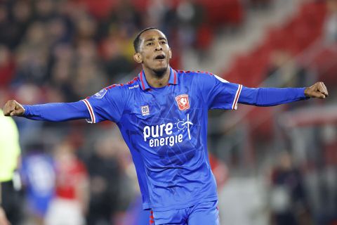 FC Twente wint van AZ in rechtstreeks duel om de vierde plek