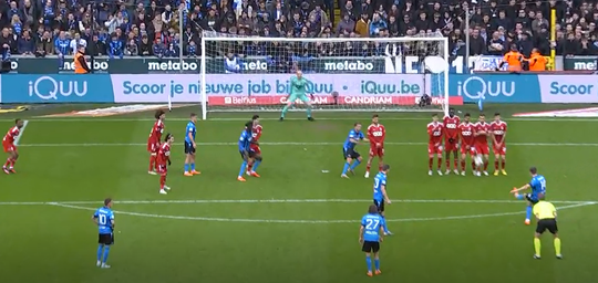 🎥 | Bjorn Meijer is in bloedvorm bij Club Brugge en jaagt er maar weer een vrije trap in