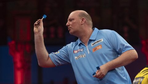 Vincent van der Voort gooit Gabriel Clemens naar huis op World Grand Prix