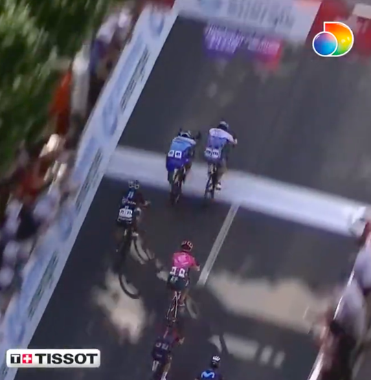 🎥 | Veteraan Daryl Impey sprint iedereen eruit in Zwitserland en boekt 1e zege in 2 jaar
