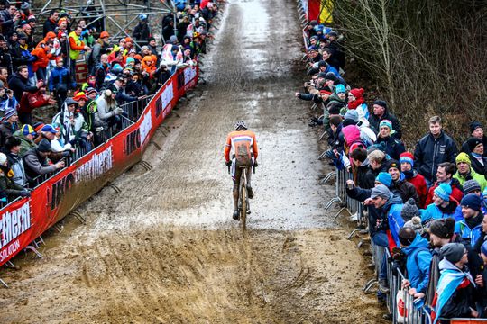 Steeds minder renners in de cross: 'Startgeld is een probleem'