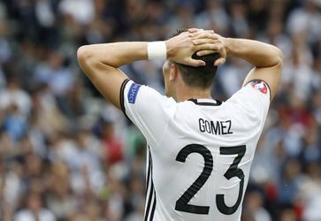 Jonge Besiktas-fan in hongerstaking na vertrek Mario Gomez (video)