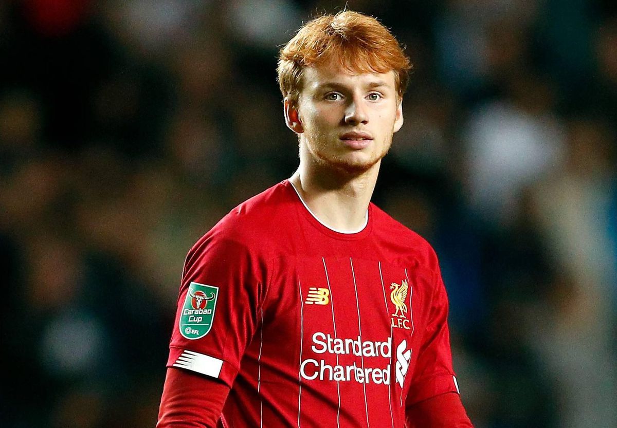 Lekker! Sepp van den Berg debuteert in de basis van Liverpool tijdens kraker met Arsenal