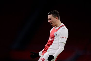 Steven Berghuis kijkt na historische prestatie met Ajax alweer vooruit naar loting: 'Het gaat maar door'