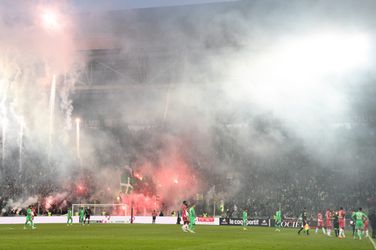 🎥​ | Magnifique! Saint-Étienne tegen Monaco is vanwege deze prachtige pyro stilgelegd