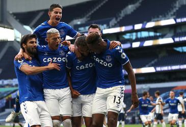 Everton begint seizoen met zege bij Spurs door fraaie kopgoal Calvert-Lewin