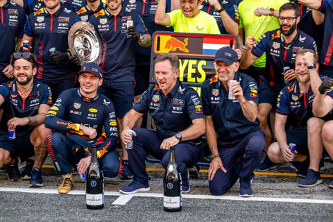 Oppermachtig Red Bull stopt nú al met updates voor dit seizoen: 'Moeten keuzes maken'