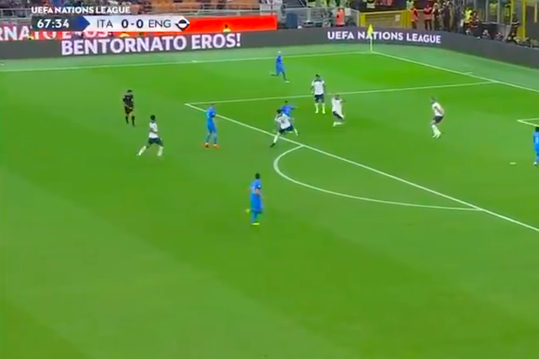 🎥 | Raspadori laat Kyle Walker tollen in San Siro en maakt beauty tegen Engeland
