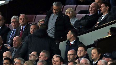 Katjing! Mourinho moet flink dokken en zit dit weekend ook op de tribune