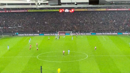 🎥 | Kolkende Kuip vanuit uitvak: check het ontploffende stadion bij de 1-0 van Giménez